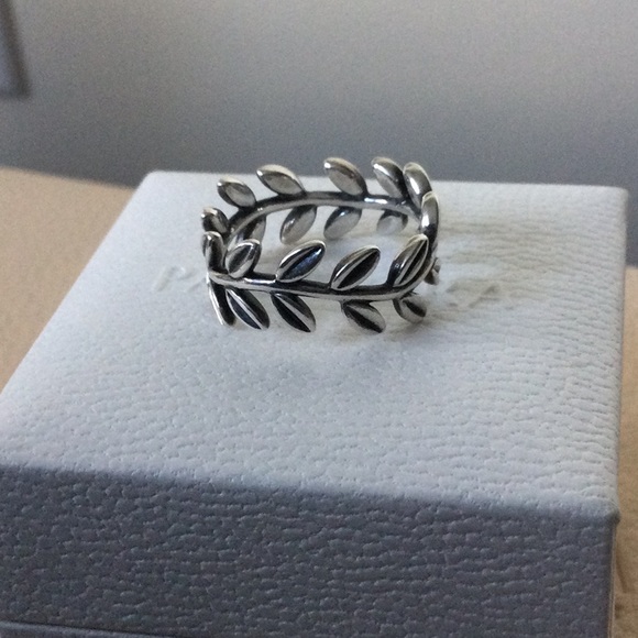 Pandora Laurel Wreath Ring